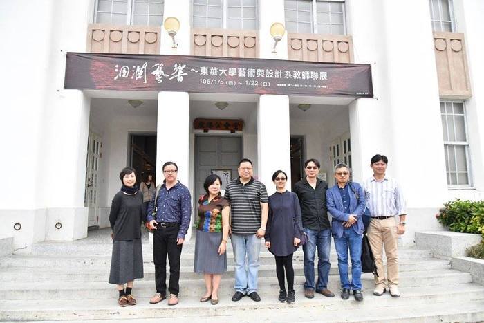 藝設系老師們在鹿港公會堂前合照圖片